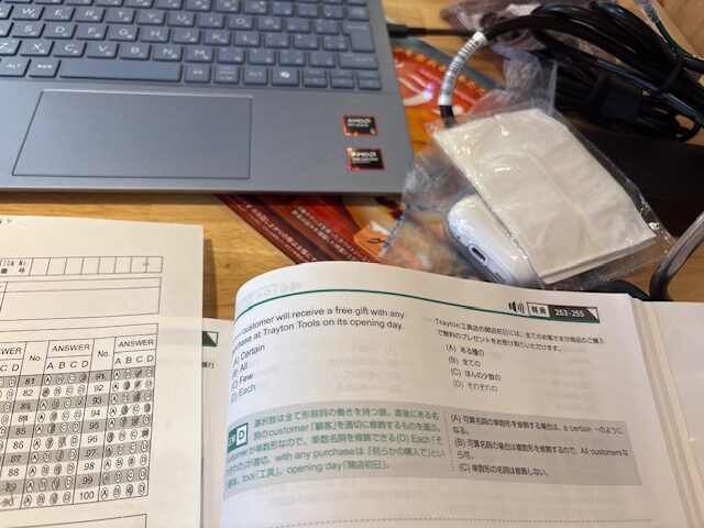 TOEIC Part5は文法ではなく文脈で正解が決まることを示すアイキャッチ