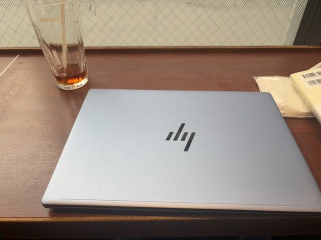 カフェでTOEIC勉強中、コーヒーが減った様子