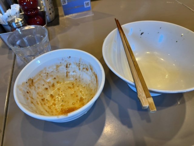 ラーメン屋で食べ終わった丼、隣で英語が聞こえた瞬間